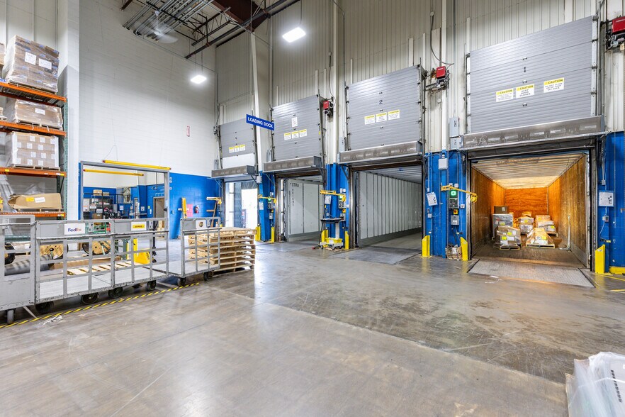 More Photos Of 212 W Newberry Rd, Bloomfield Manufacturing For Sale