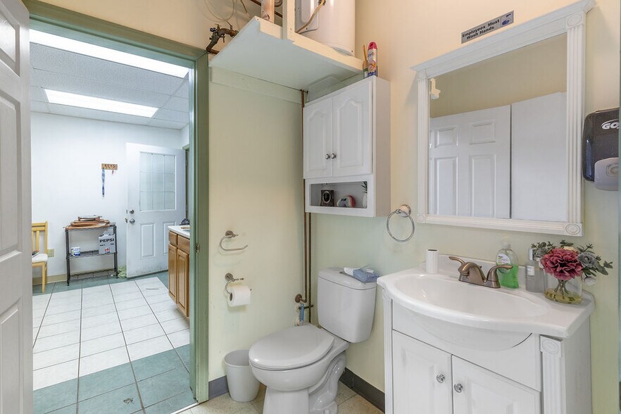 More Photos Of 6640 Lincoln Ave, Lockport Freestanding For Sale