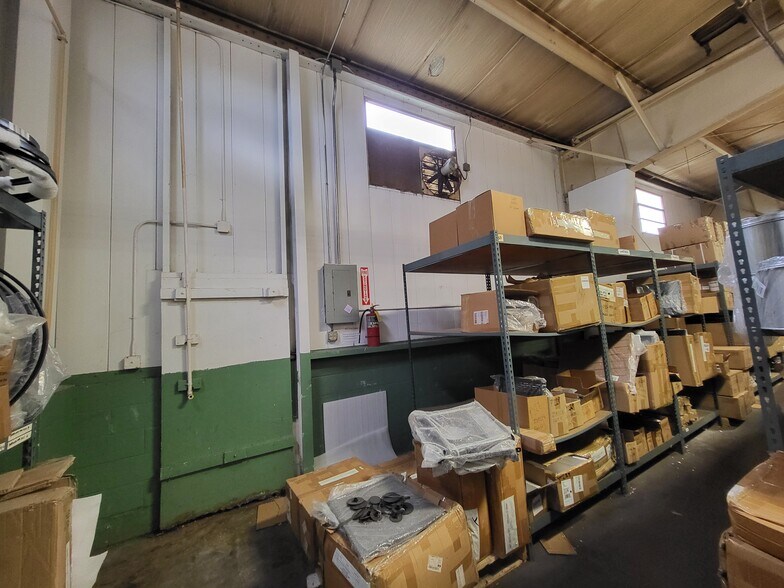 More Photos Of 516 Adele Ave, Joplin Distribution For Sale