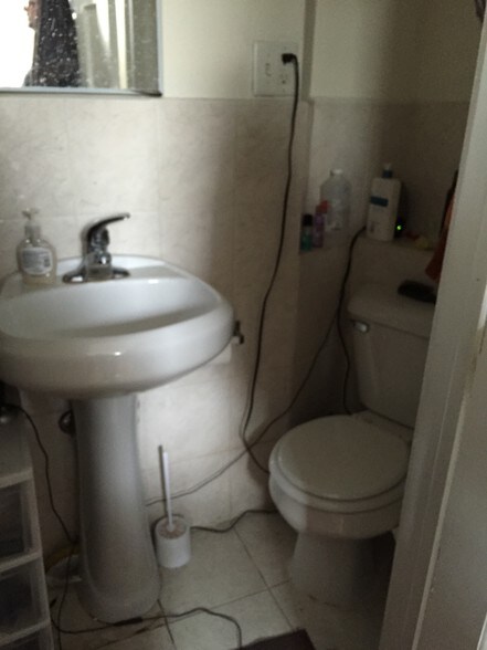 More Photos Of 1719 W 18th St, Chicago Storefront Retail Residential For Lease