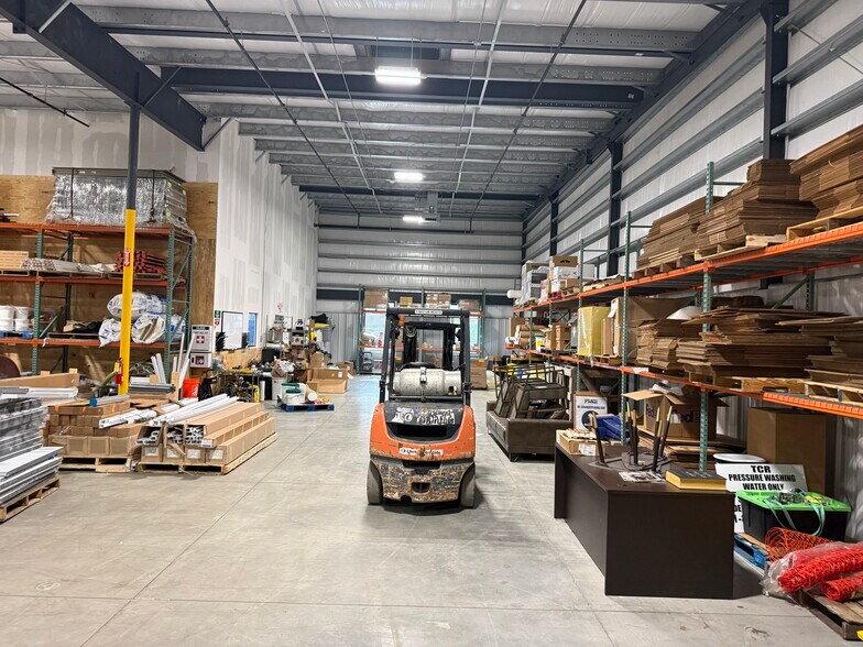 More Photos Of 119 Arnold Mill Pk, Woodstock Light Manufacturing For Lease
