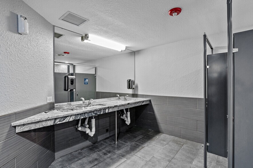 More Photos Of 7257 S Tucson Way, Englewood Office For Sale