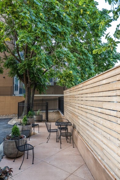 More Photos Of 523 Grand Blvd, Kansas City Apartments For Lease