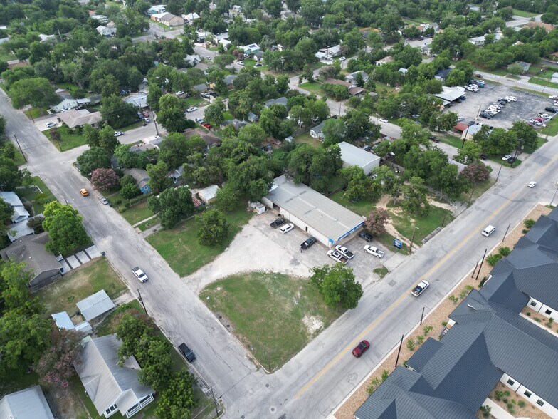 More Photos Of 1413 W San Antonio St, New Braunfels Freestanding For Sale