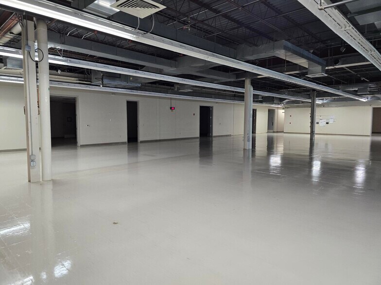 More Photos Of 601 Main St, New Town Warehouse For Lease