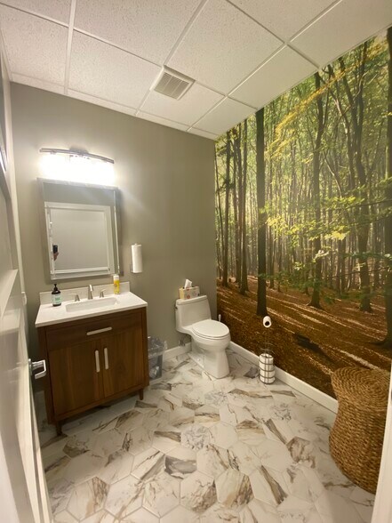 More Photos Of 590 W Crossville Rd, Roswell Coworking Space