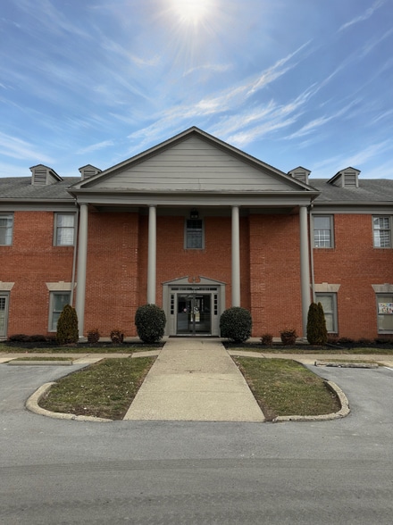 More Photos Of 1313 Lyndon Ln, Louisville Office For Lease