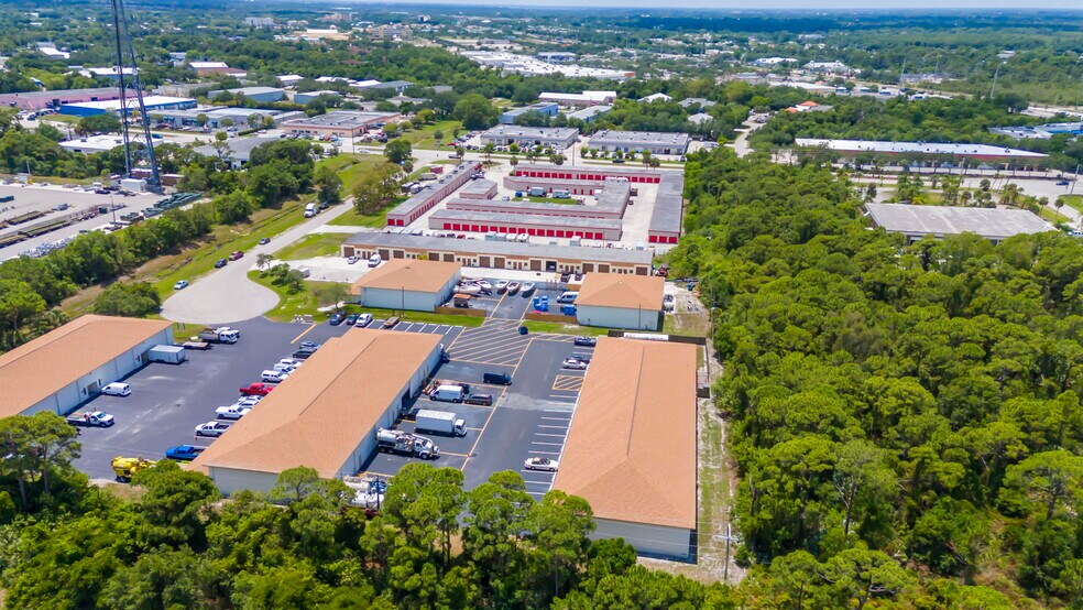 More Photos Of 1013 SE Holbrook Ct, Port Saint Lucie Warehouse For Sale