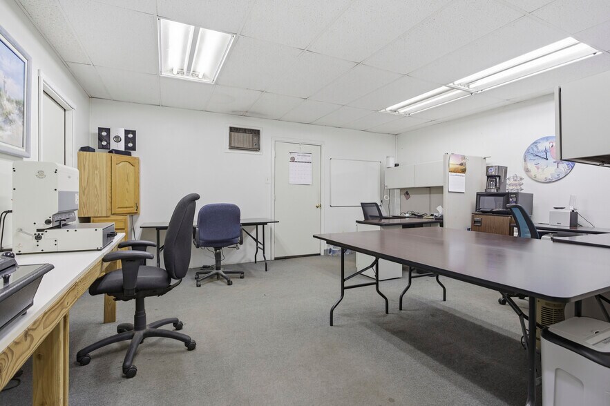 More Photos Of 238 Clifton Ave, Collingdale Light Distribution For Sale