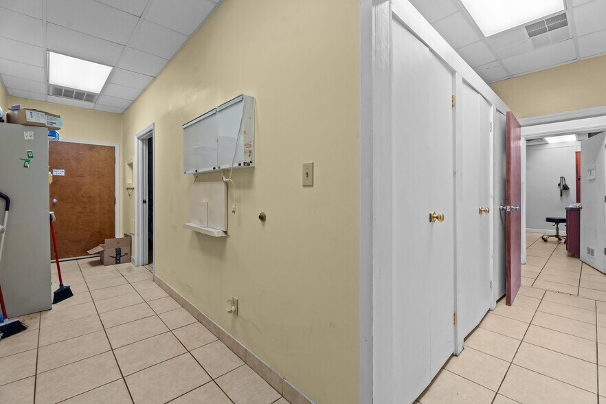 More Photos Of 2902 Central Heights Rd, Goldsboro Medical For Sale
