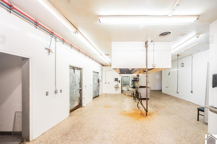 More Photos Of 7052 Benton Rd, Paducah Restaurant For Sale