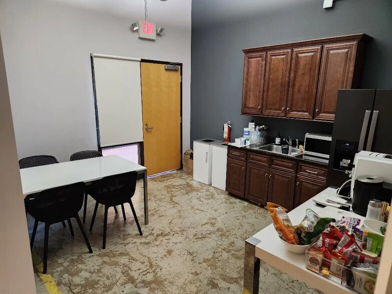 More Photos Of 1307 W Morehead St, Charlotte Office For Lease