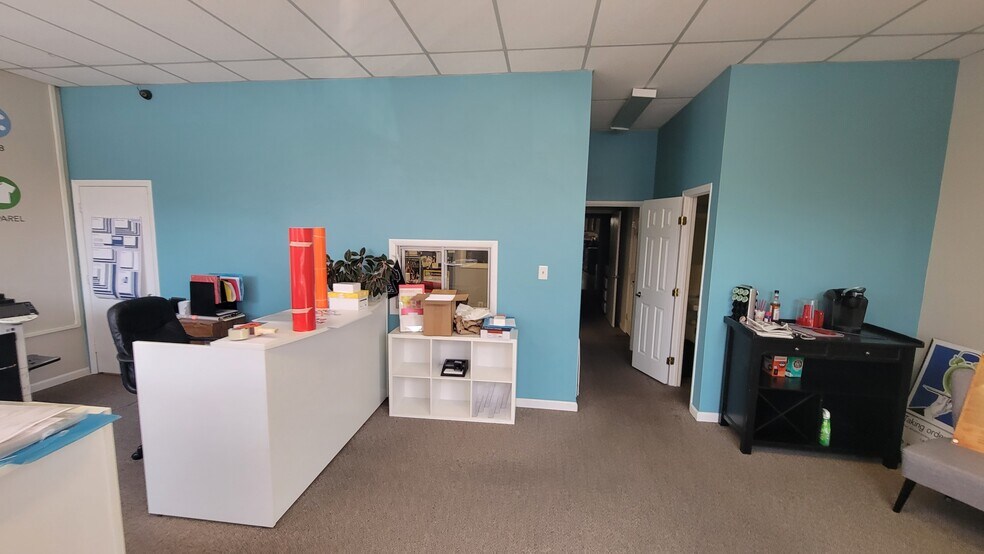 More Photos Of 2524-2526 S Tryon St, Charlotte Warehouse For Sale