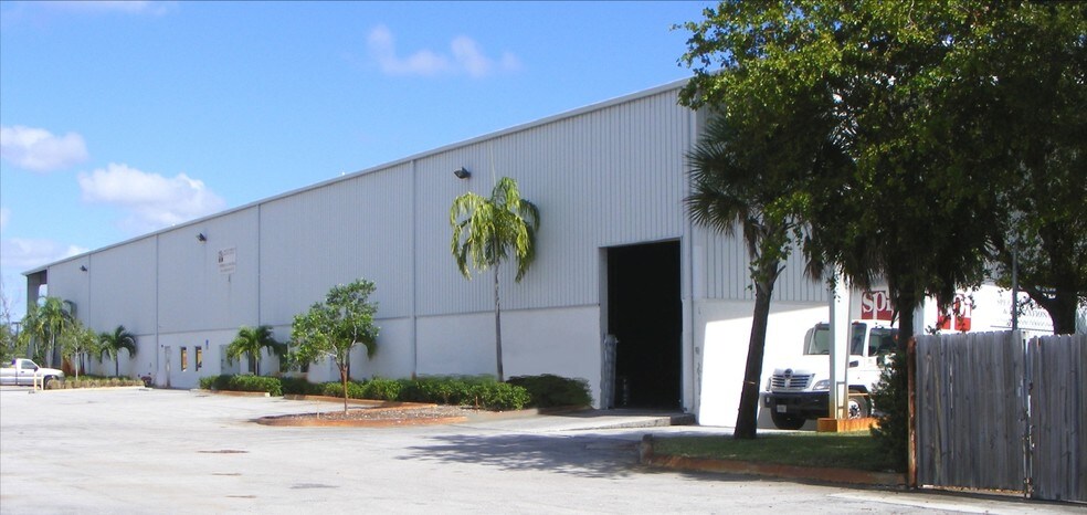 More Photos Of 1711 NW 33rd St, Pompano Beach Warehouse For Lease