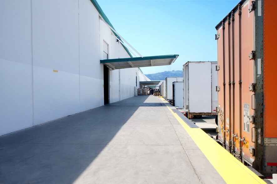 More Photos Of 929 S Azusa Ave, City Of Industry Warehouse For Lease