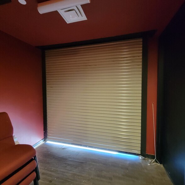More Photos Of 6711 Oak St, Frisco Movie Theatre For Sale