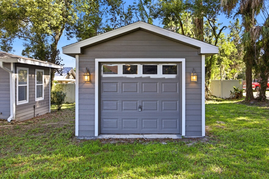 More Photos Of 527 NE 8th Ave, Ocala Office Residential For Sale