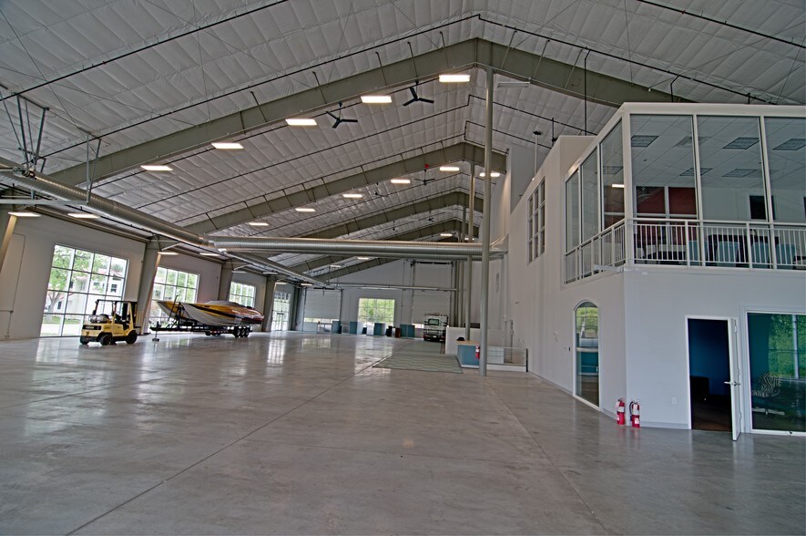 More Photos Of 225 Hess Rd, Grasonville Light Distribution For Sale