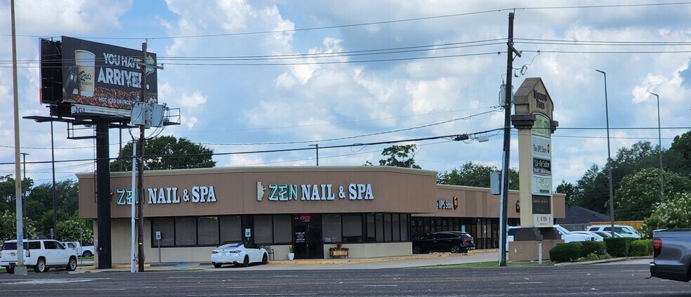 Primary Photo Of 3316 Highway 365, Nederland General Retail For Sale