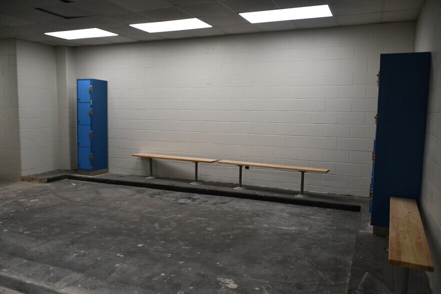 More Photos Of 9717 7th Dr, Lubbock Flex For Lease