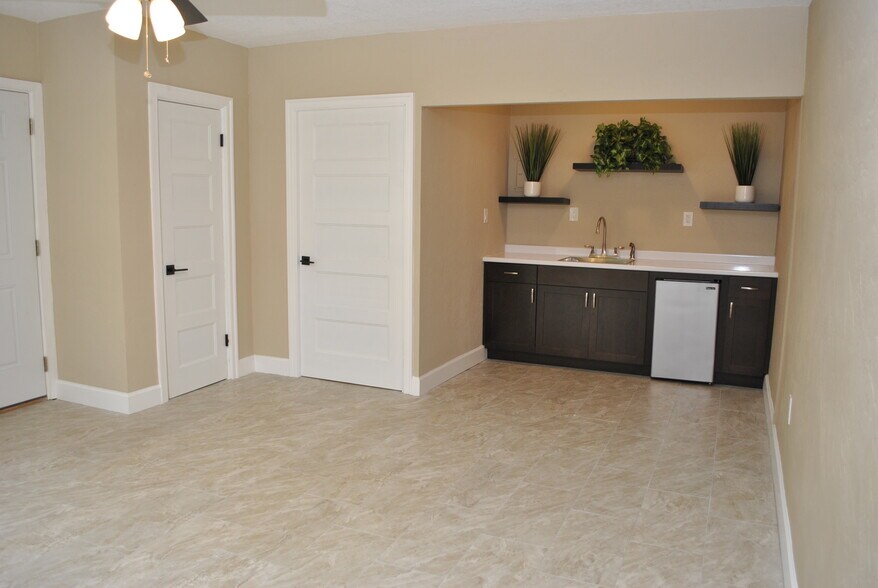 More Photos Of 5710 4th St N, Saint Petersburg Office Residential For Sale