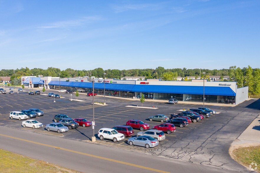 More Photos Of 147-193 W River Valley Dr, Newaygo Storefront For Lease