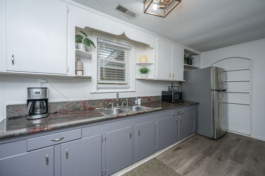 More Photos Of 2136 Easy St, North Charleston Freestanding For Sale