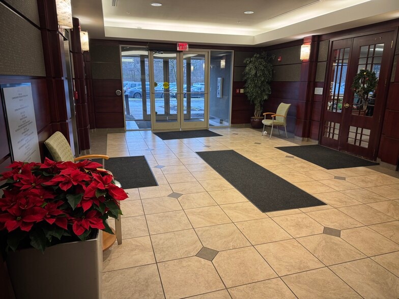 More Photos Of 450 Alkyre Run Dr, Westerville Medical For Sale