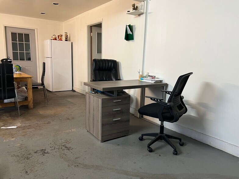 More Photos Of 4800 Bissell Ave, Richmond Manufacturing For Sale