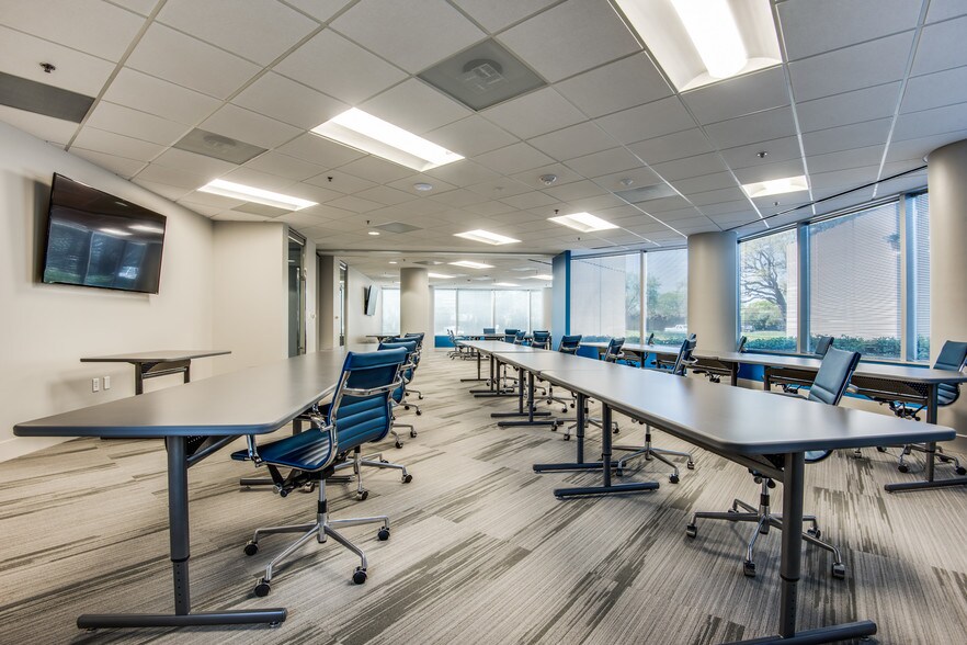 More Photos Of 14800 Landmark Blvd, Dallas Office For Lease
