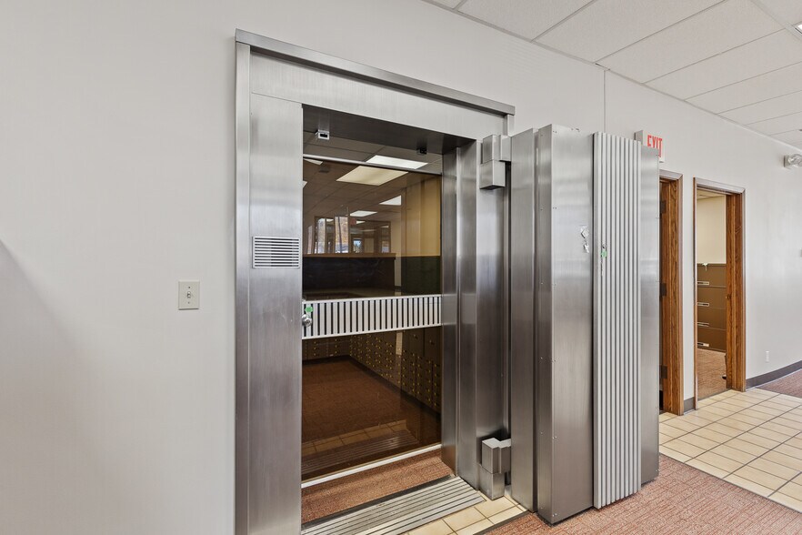 More Photos Of 5513 Highway 2, Priest River Bank For Lease