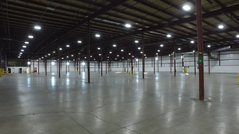 More Photos Of 214 N Wright St, Delavan Distribution For Lease