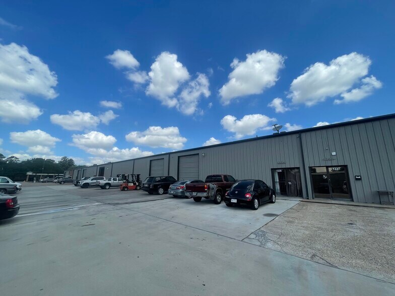 More Photos Of 1325 S Houston Ave, Humble Warehouse For Lease