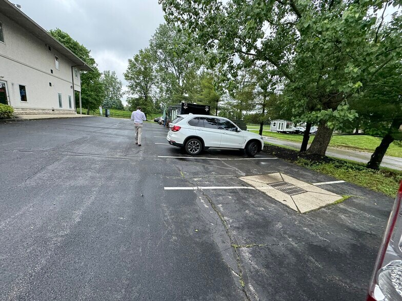 More Photos Of 171 Green Meadows Dr S, Lewis Center Office Residential For Sale