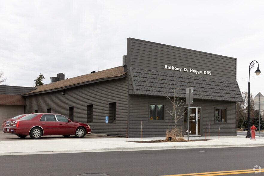 More Photos Of 93 Oak Ave S, Annandale Coworking Space