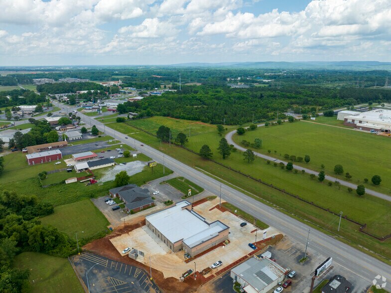 More Photos Of 5095 Moores Mill Rd, Huntsville General Retail For Lease