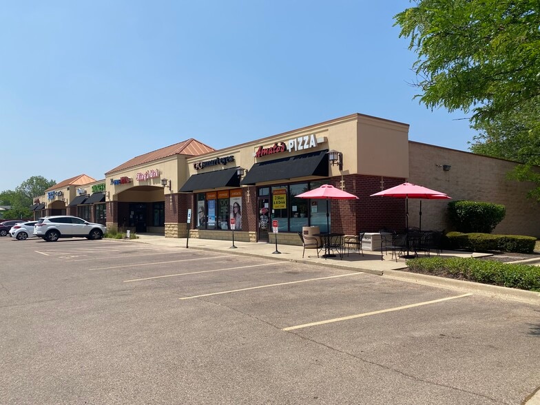 More Photos Of 3150 N Aurora Rd, Aurora Unknown For Lease