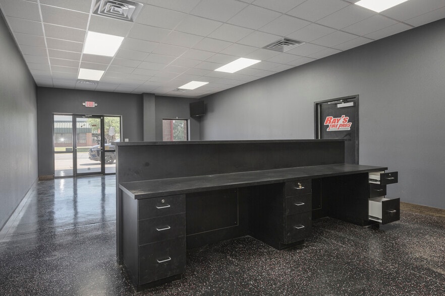 More Photos Of 1903 Cypress St, West Monroe Auto Repair For Sale