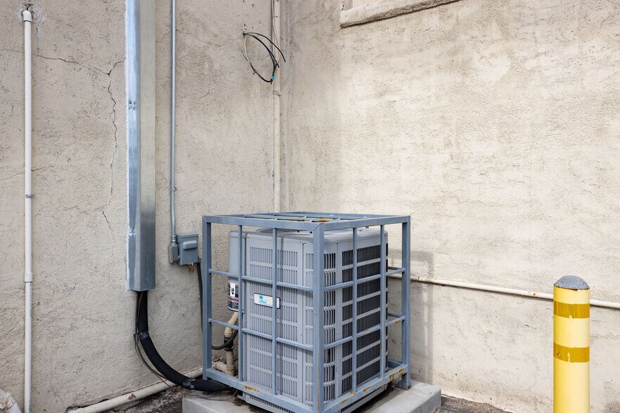 More Photos Of 9468-9472 Magnolia Ave, Riverside Storefront For Lease