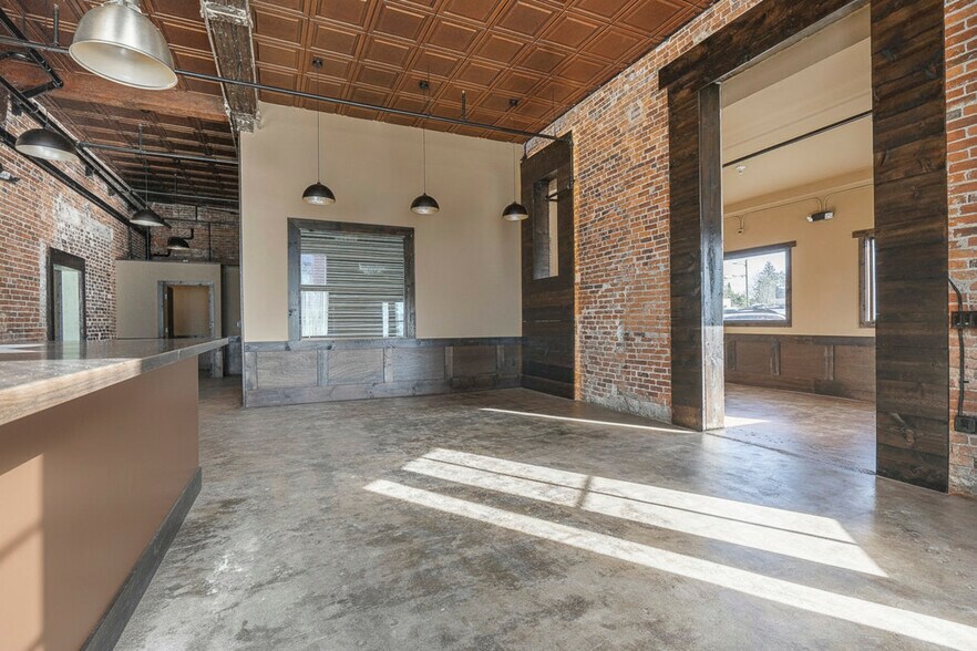 More Photos Of 811 E 1st St, Newberg Storefront Retail Residential For Lease