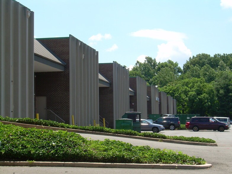 More Photos Of 5150-5184 Eisenhower Ave, Alexandria Distribution For Lease