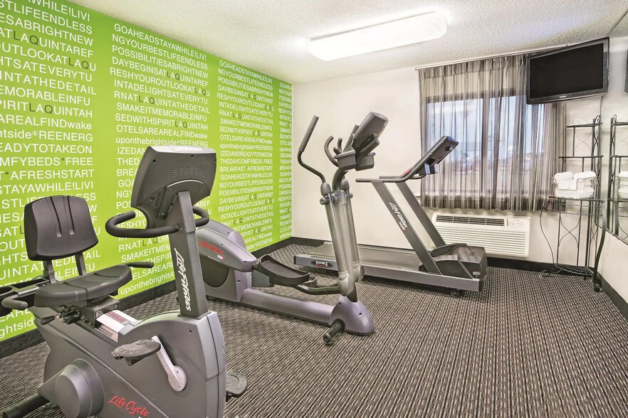More Photos Of 5215 Interstate 10 E, Baytown Hotel For Sale