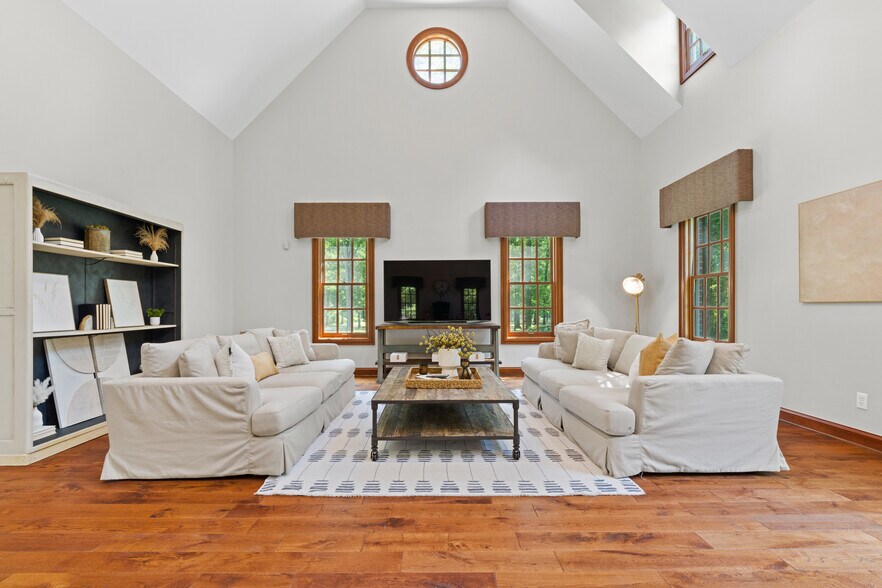 More Photos Of 5455 Plantation Rd, Sunbury Lodge Meeting Hall For Sale