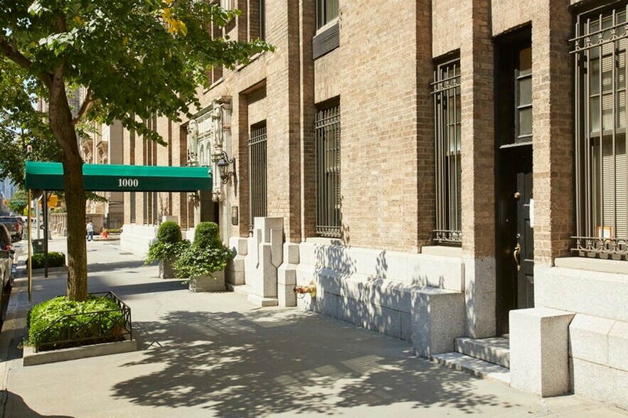 Primary Photo Of 1000 Park Ave, New York Apartments For Lease