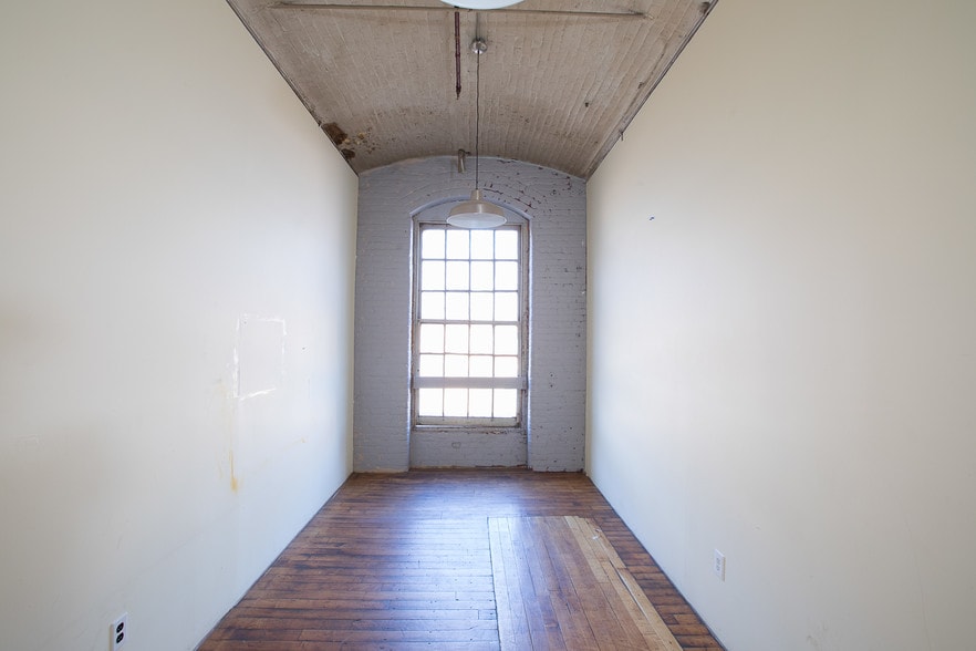 More Photos Of 70 Spruce St, Paterson Warehouse For Sale