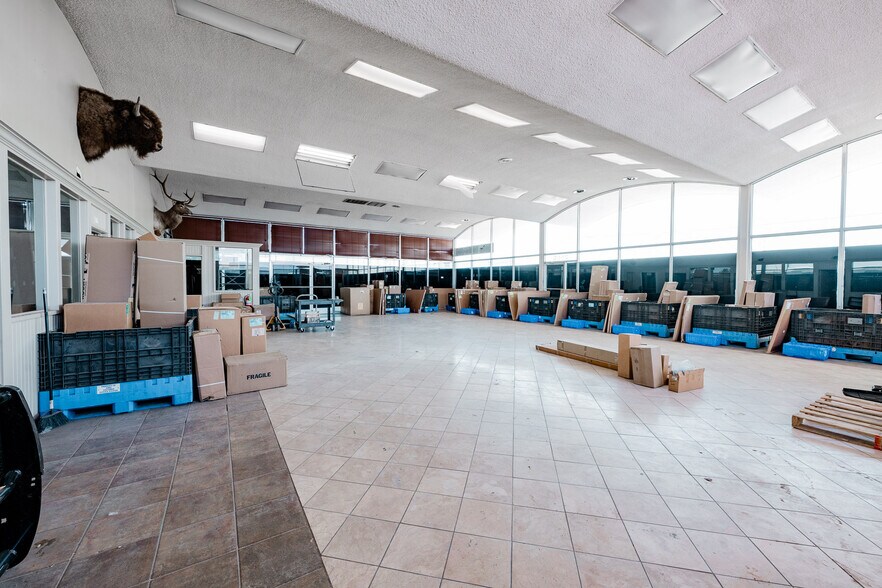 More Photos Of 2500 E 8th St, Odessa Auto Repair For Sale