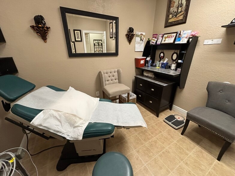 More Photos Of 7005-7011 Nightwalker Rd, Brooksville Medical For Lease