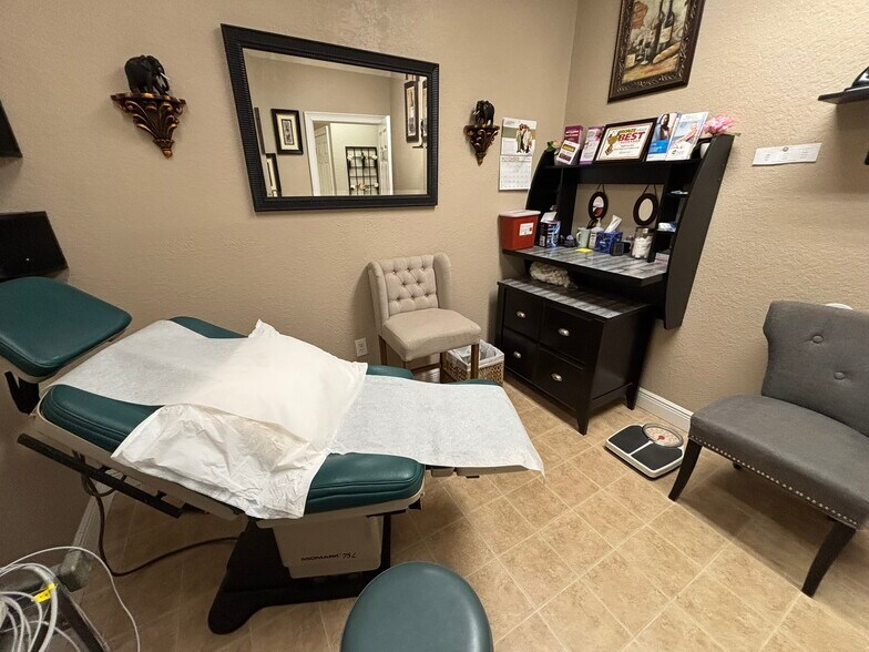 More Photos Of 7005-7011 Nightwalker Rd, Brooksville Medical For Lease