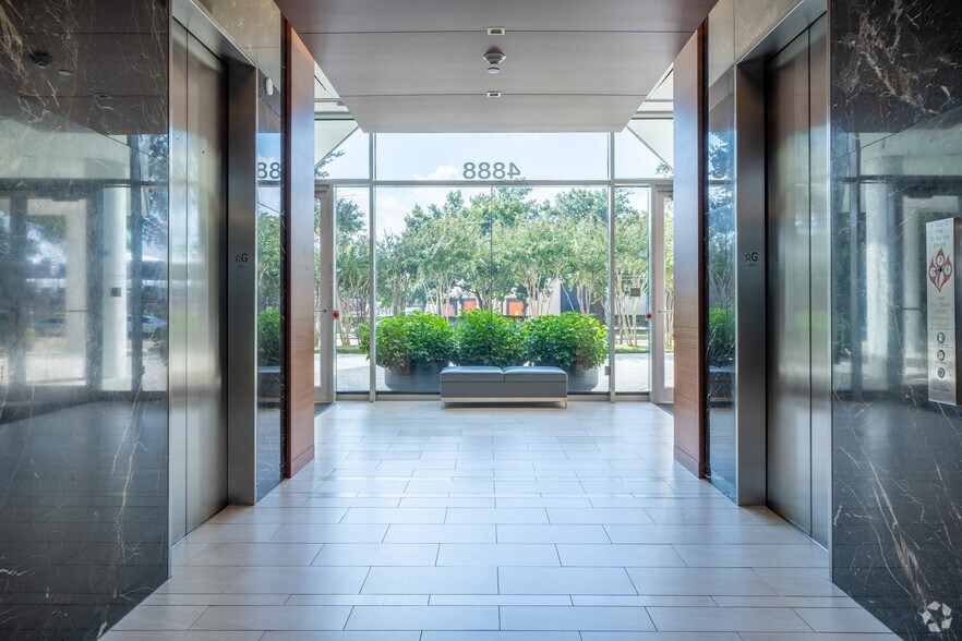More Photos Of 4888 Loop Central Dr, Houston Office For Lease