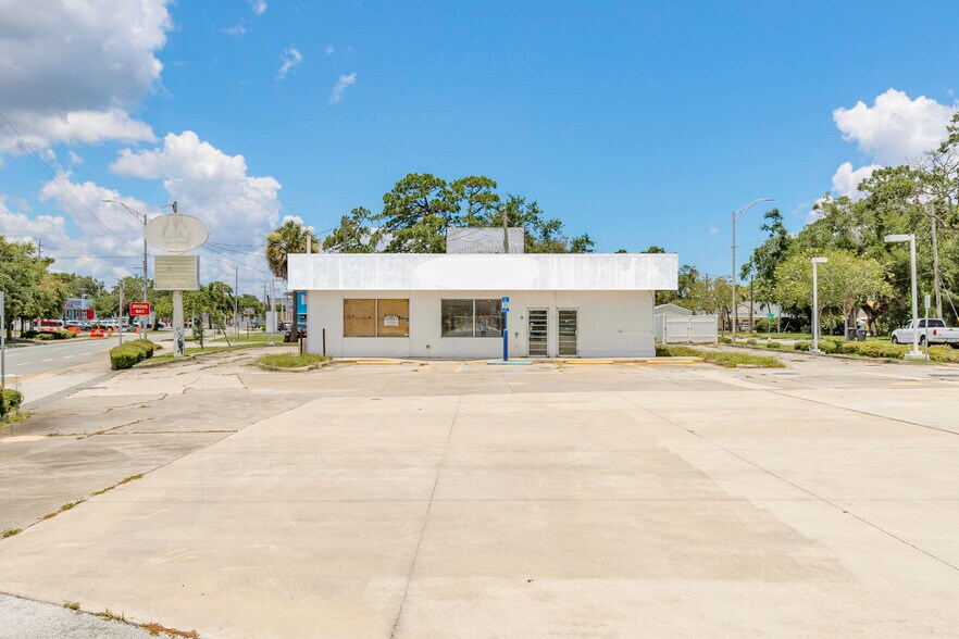 More Photos Of 1220 S Washington Ave, Titusville Convenience Store For Lease